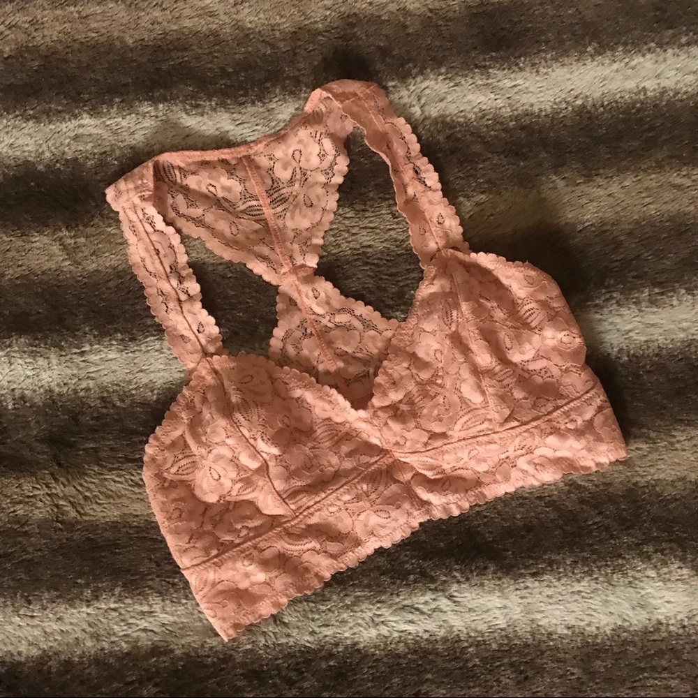 💗URBAN OUTFITTERS Pink lace bra 💗